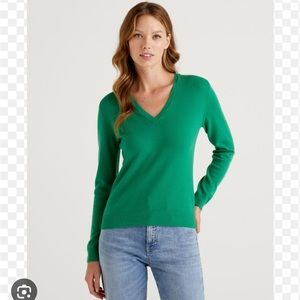 Uniqlo 100% cashmere v neck sweater